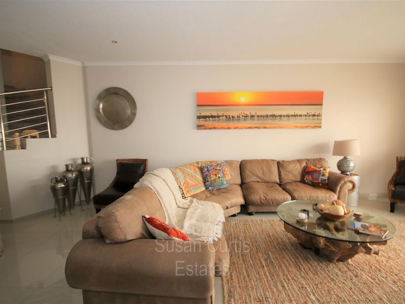 MODERN SEAFRONT TOWNHOUSE - Photo 7