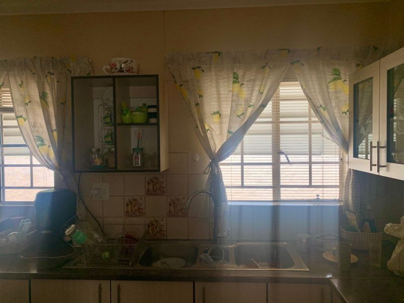 For Sale: Spacious Family Home in Okahandja – Prime Location! - Photo 5