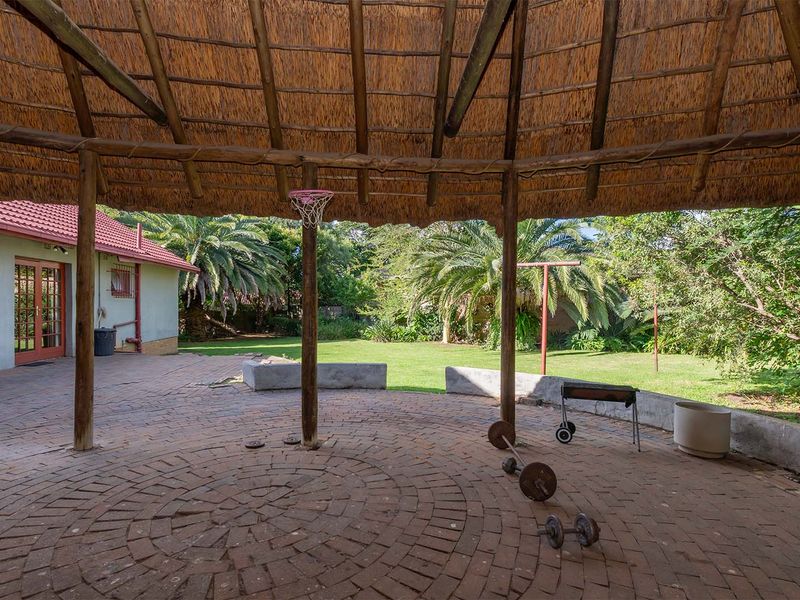 Spacious 3 Bedroom Family Home with Flatlet on a 1000sqm Stand - Photo 5