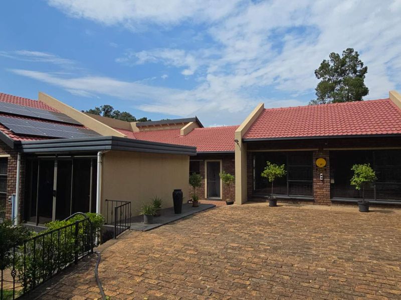 A lifestyle home designed around comfort, entertaining and income potential - Photo 2