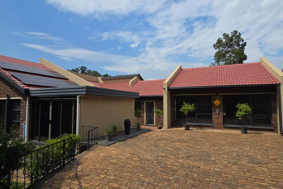 A lifestyle home designed around comfort, entertaining and income potential - Photo 2