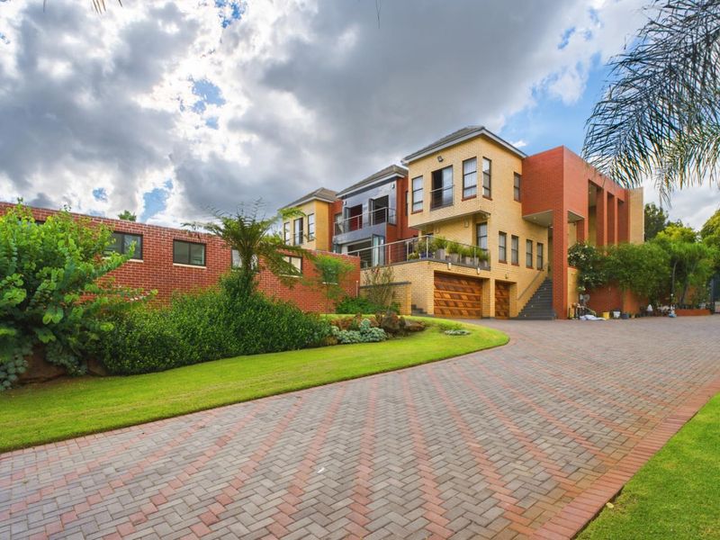 Elevated Living in Cornwall Hill - Photo 2