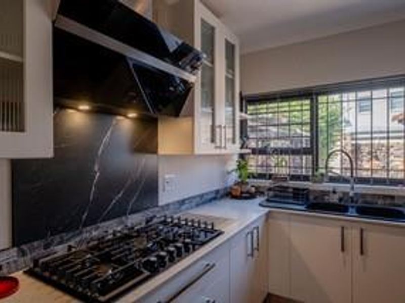 Newly Renovated Townhouse to Rent in Greenacres Village 3 - Photo 5