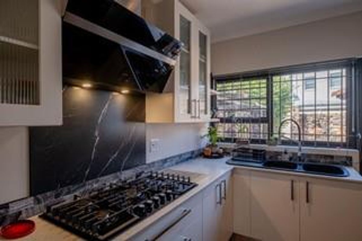 Newly Renovated Townhouse to Rent in Greenacres Village 3 - Photo 4