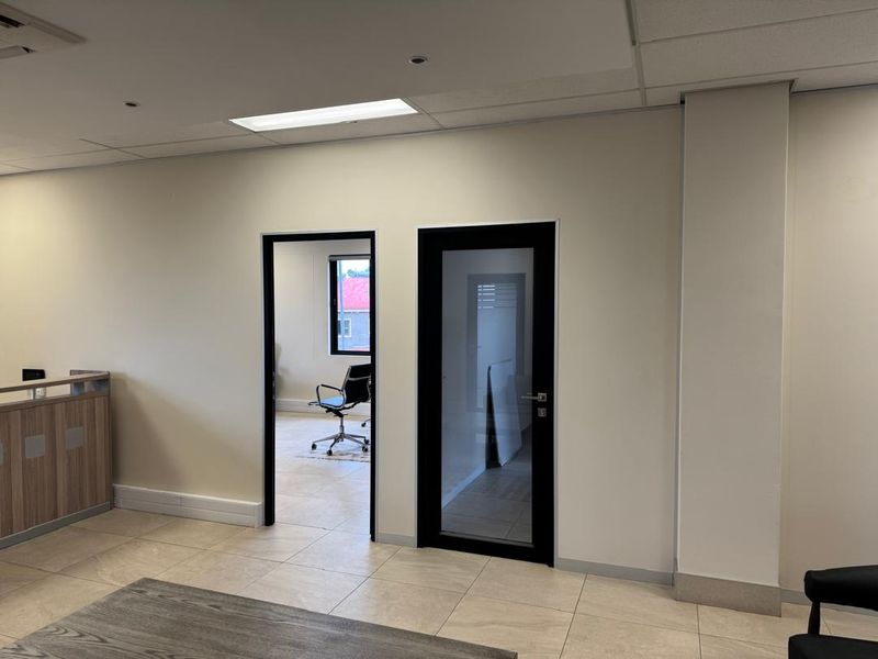 AGRADE OFFICES TO LET - Photo 10