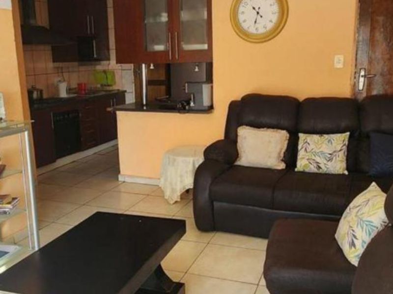 For Sale: Charming 3-Bedroom House with Flatlet, Automated Double Garage & Garden House - Photo 3