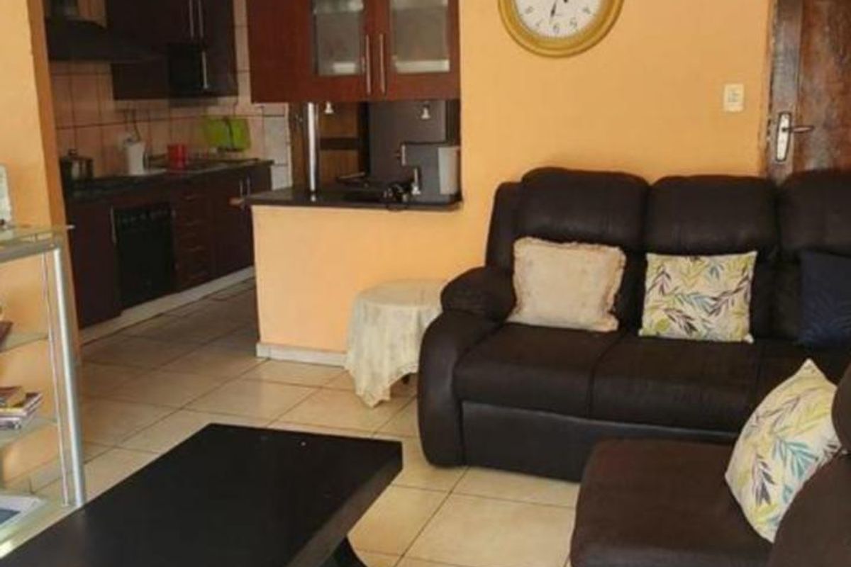 For Sale: Charming 3-Bedroom House with Flatlet, Automated Double Garage & Garden House - Photo 3