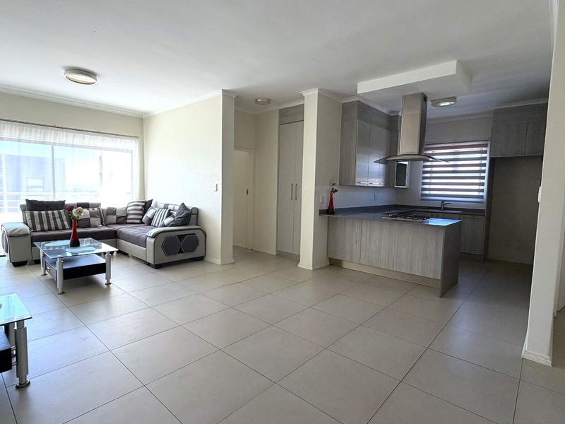 A spacious 3 bedroom, 2 bathroom in a secure estate. - Photo 3