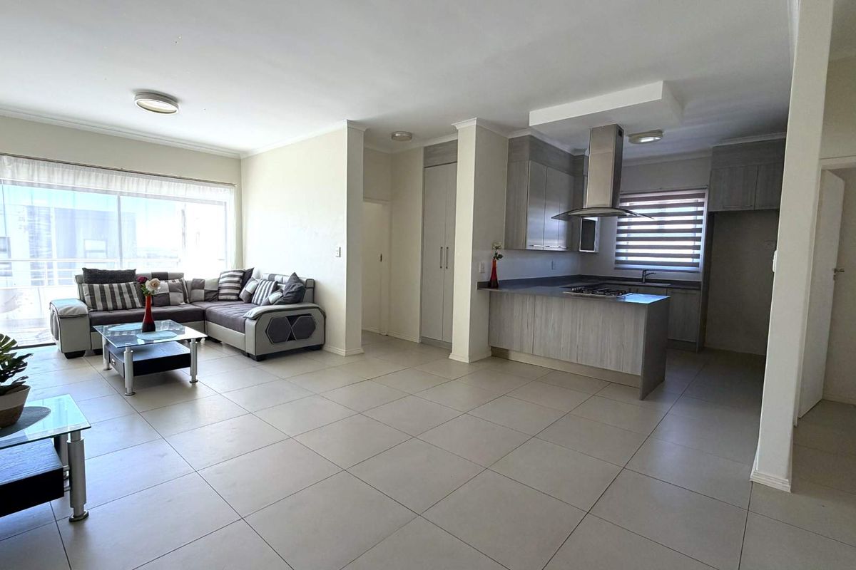 A spacious 3 bedroom, 2 bathroom in a secure estate. - Photo 3