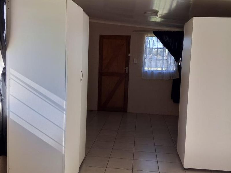 Bachelor’s Flat To Rent – Peaceful Garden Retreat - Photo 9