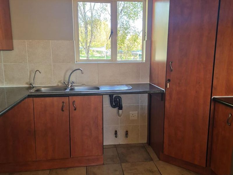 2 Bedrooms 2 Bathrooms and 2 Garages - Photo 7