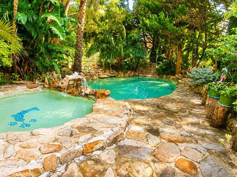 Furnished 3 x Bedroom House Constantia for Rent - Occupation Immediate - Photo 2