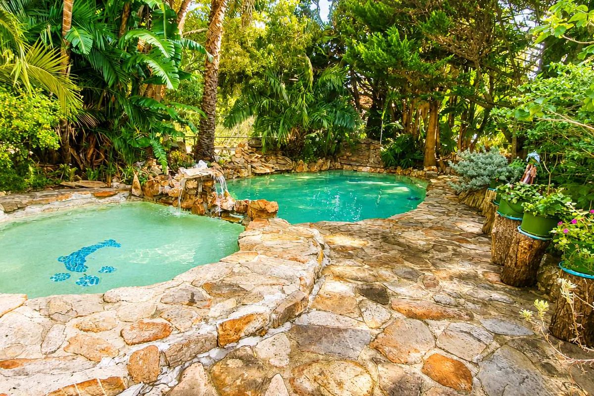 Furnished 3 x Bedroom House Constantia for Rent - Occupation Immediate - Photo 2