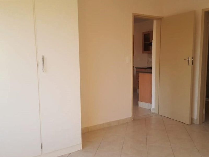 Secure & Stylish Living: 1-Bed in Elardus Park! - Photo 8
