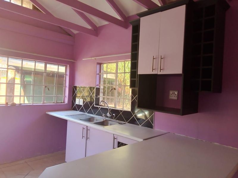 3Bedroom house in a spacious yard in Chantelle - Photo 6