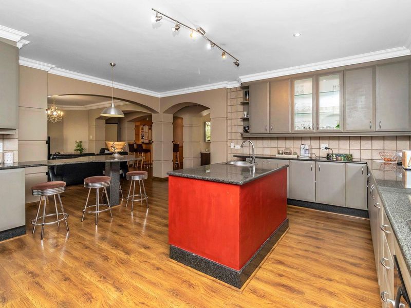 Classical family home in tranquil Kyalami Estate - Photo 8