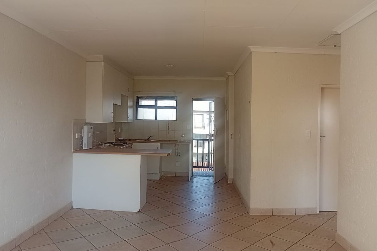 A SPACIOUS APARTMENT - Photo 2