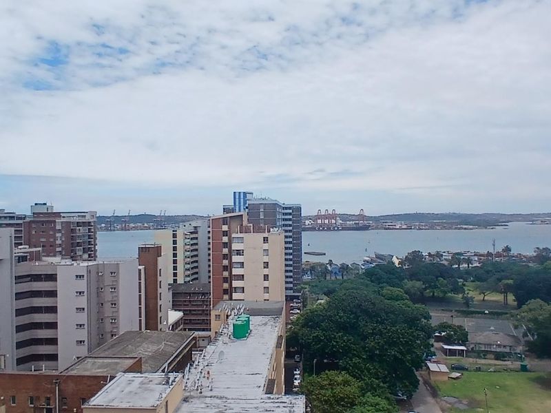 Renovator's Dream: Panoramic Views in Durban Central - Photo 1