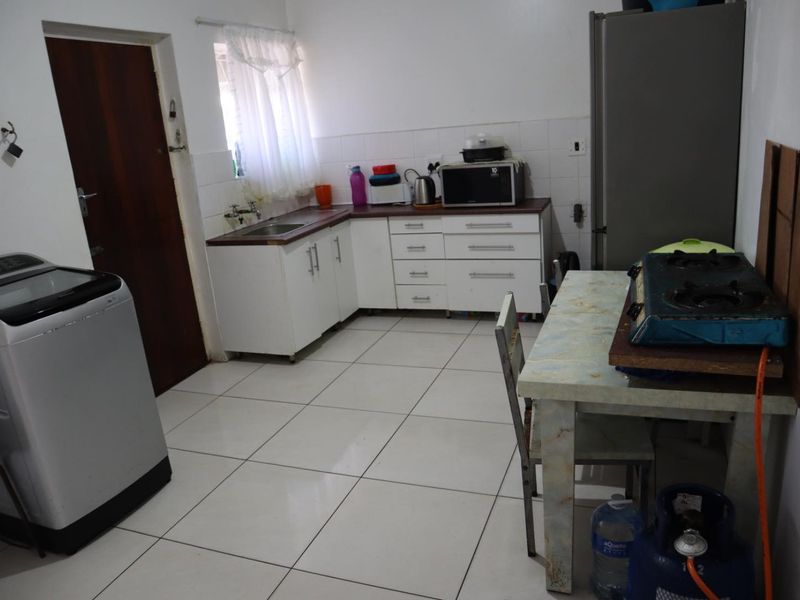 Attention Investors-Stadium View 100m2 flat available in Sydenham Smart Street - Photo 9