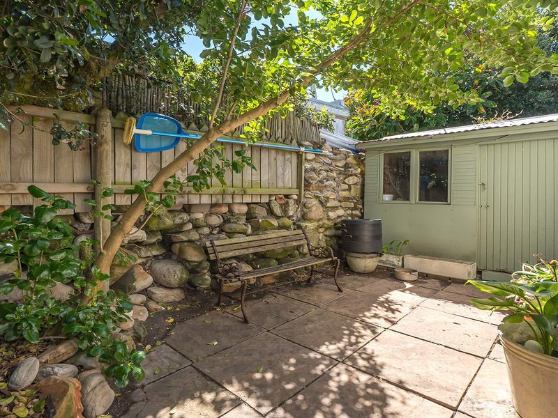 3 Bedroom Coastal Gem - Photo 3