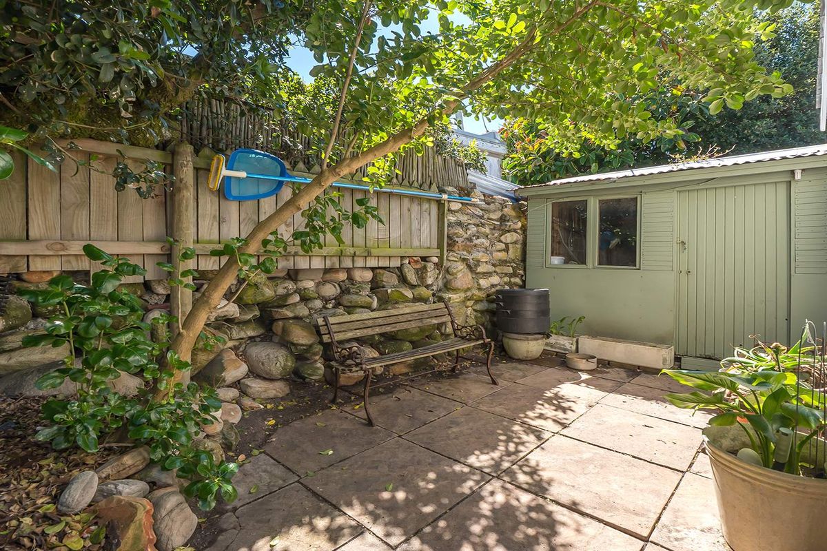 3 Bedroom Coastal Gem - Photo 3