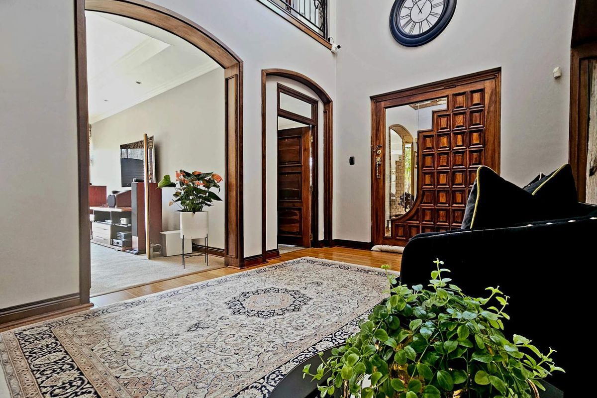 Exquisite Double Storey Haven In Heuwelsig Bloemfontein The Perfect Family Retreat - Photo 3
