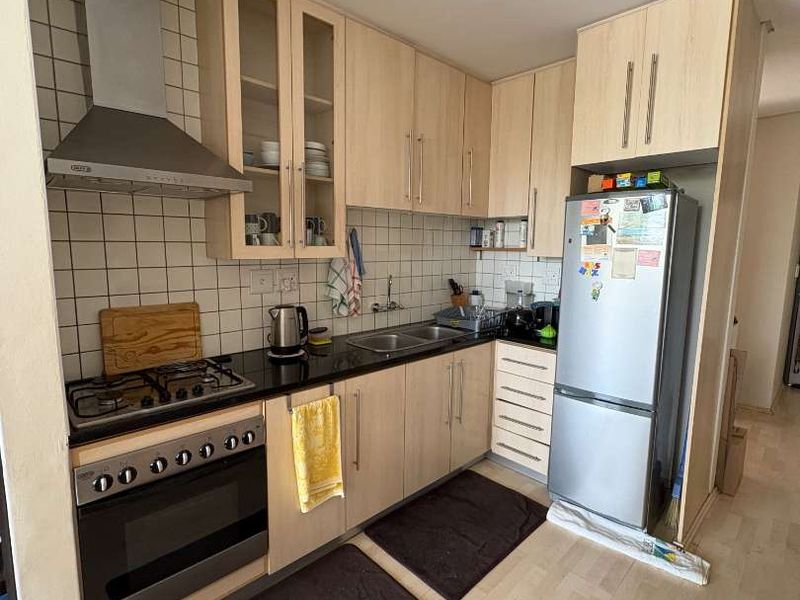 Neat & spacious 2 Bedroom Apartment for sale in CBD - Photo 2