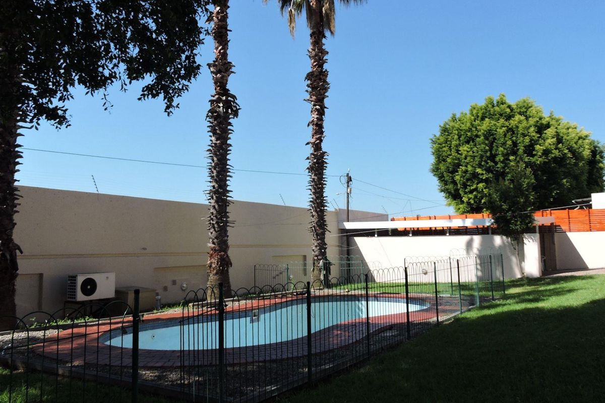 Cosy Fully Furnished 3 Bedroom Home in a Secure Estate - Photo 3