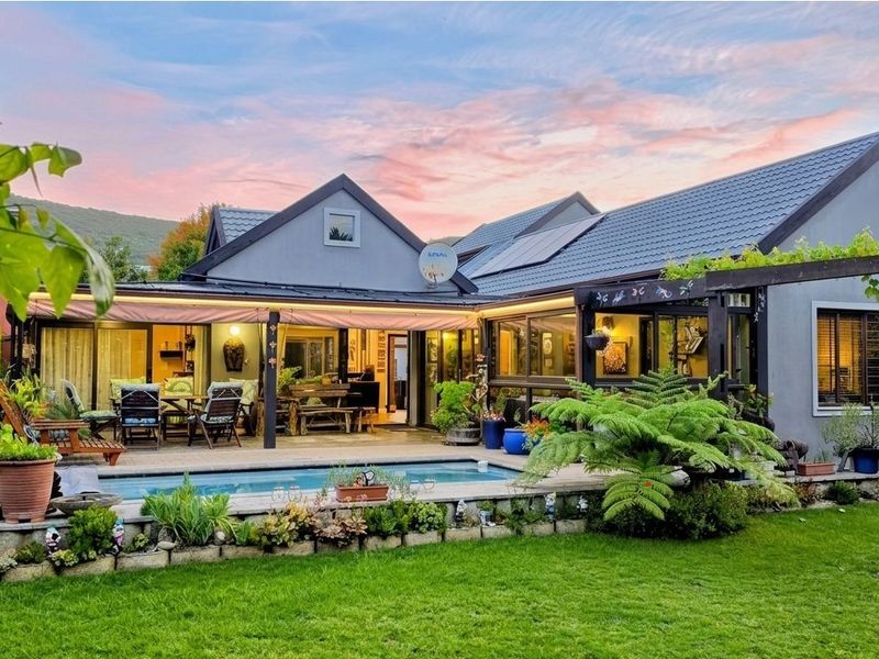 Comfortable family living with Effortless entertaining