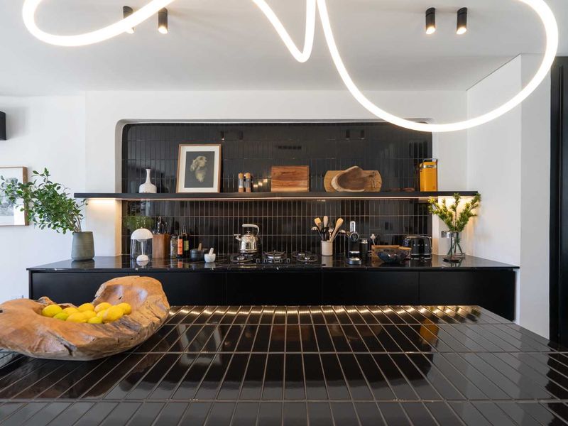 Newly Renovated 4-Bedroom Home in the Heart of Historic Bo-Kaap – All En-Suite with Private Courtyard - Photo 4