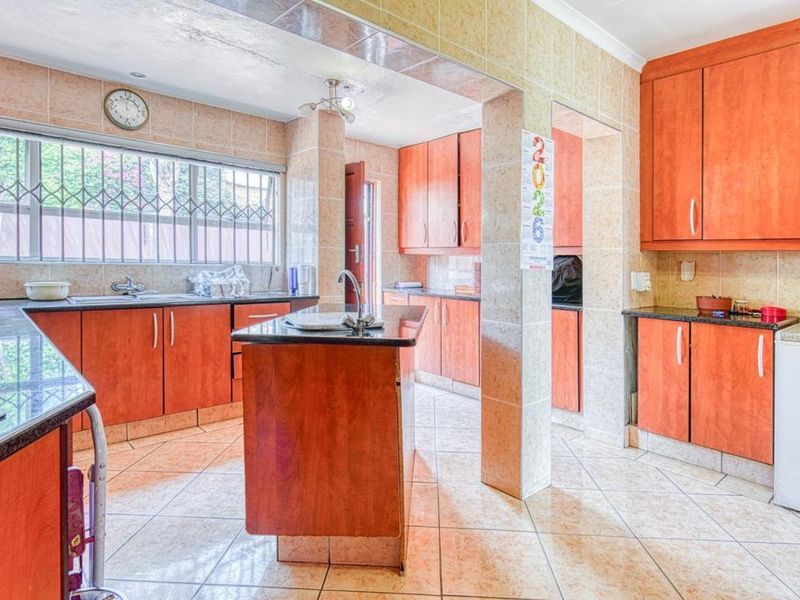 3 Bedroom House for Sale in Glenvista - Photo 4
