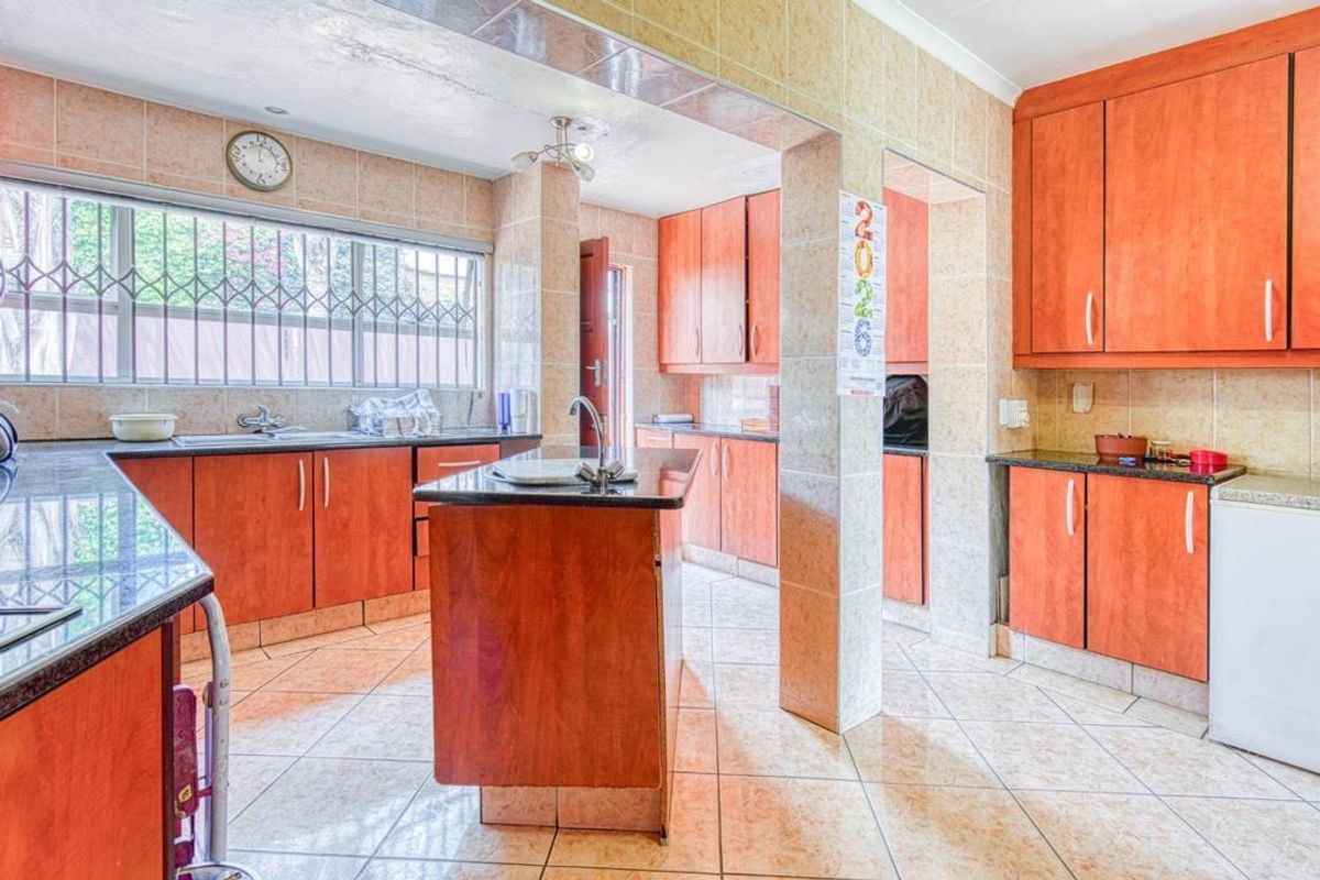 3 Bedroom House for Sale in Glenvista - Photo 4