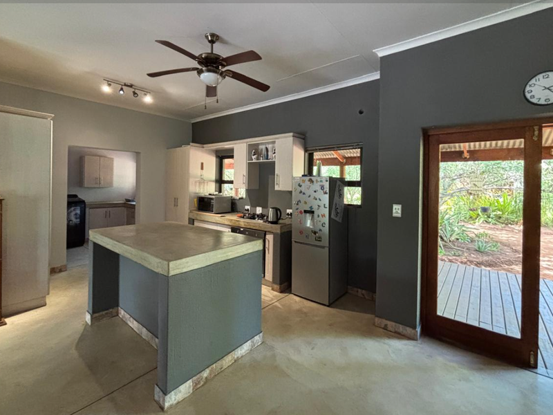 Three bedroom family home up for rental in the popular Hoedspruit Wildlife Estate - Photo 10