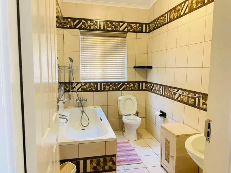 Furnished Guesthouse for sale in Walvisbay, Narraville - Photo 8