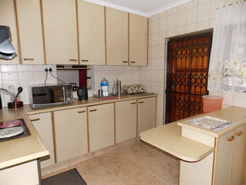 WELL MAINTAINED AND NEAT 5 BED HOUSE IN KHARWASTAN - Photo 10