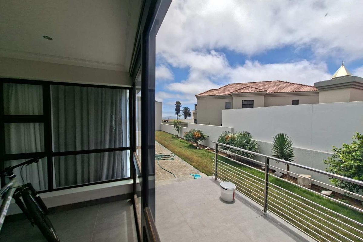 Location! Location! Location! - Photo 3