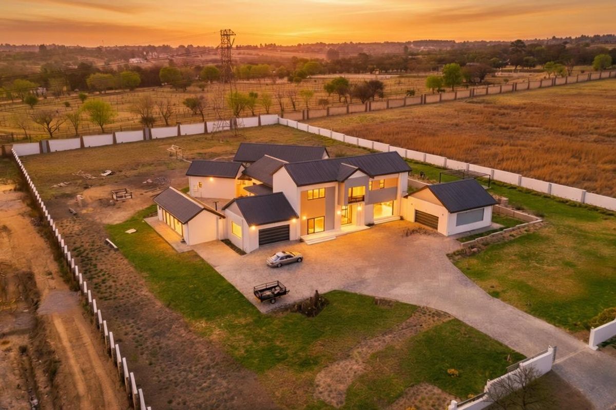 Stunning Modern Family Home in Blue Hills Equestrian Estate - Photo 3