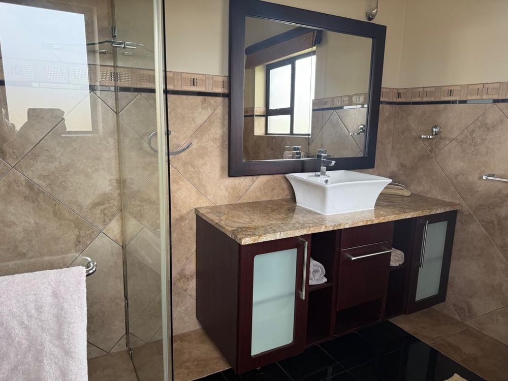ensuite bathroom 2