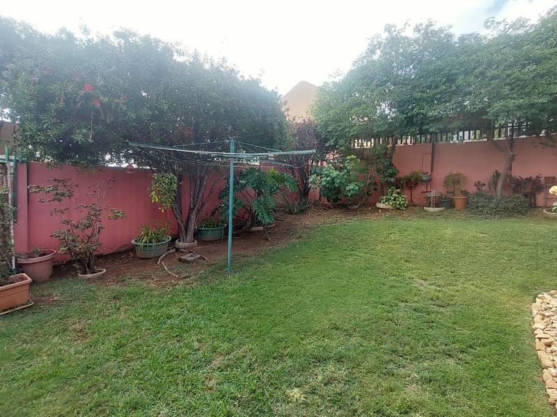 Charming 3-Bed Home with Backyard Oasis! - Photo 3