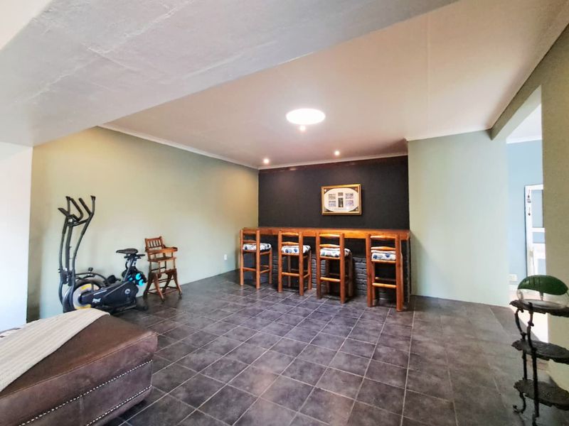 6 Bedroom House for Sale in Brackenhurst - Photo 10