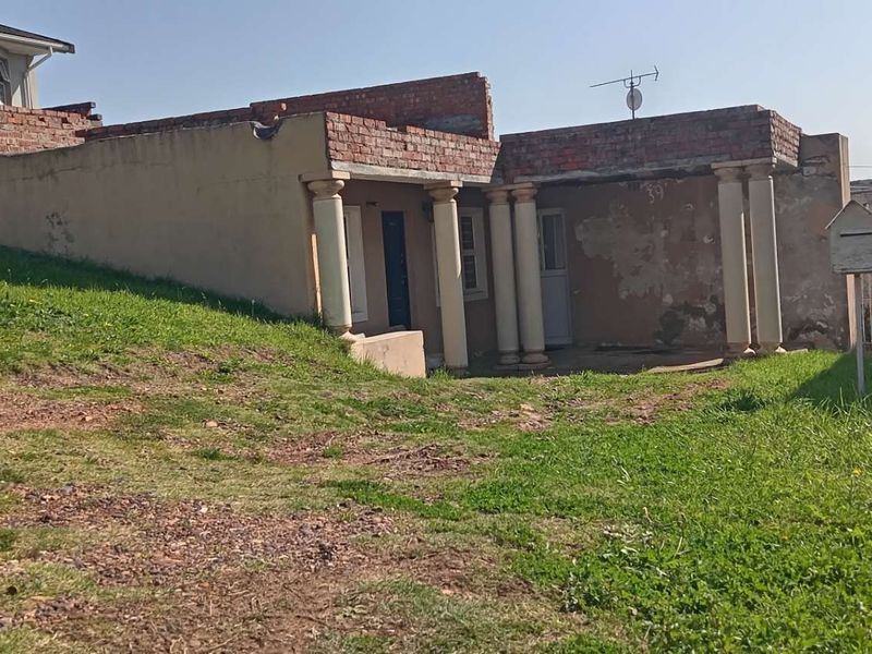Investor's Dream With Outstanding Renovation Potential ,Calling all property developers, renovators, and investors! - Photo 3