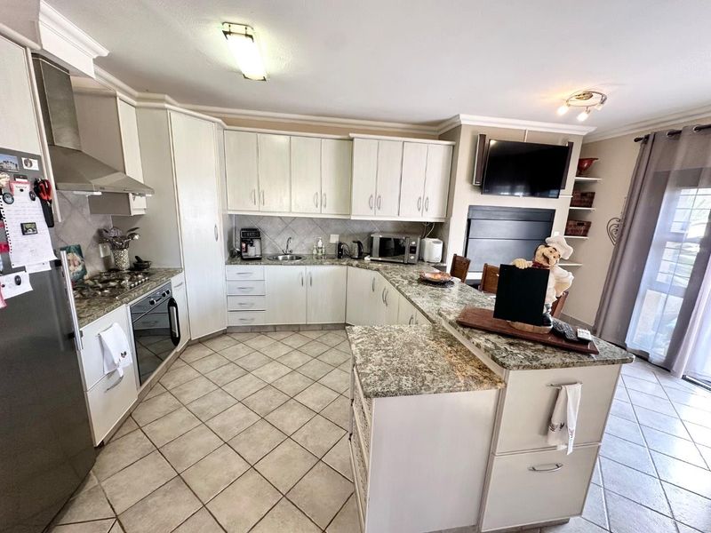 3 Bedrooms Townhouse For Sale in Dolphin Beach - Photo 9