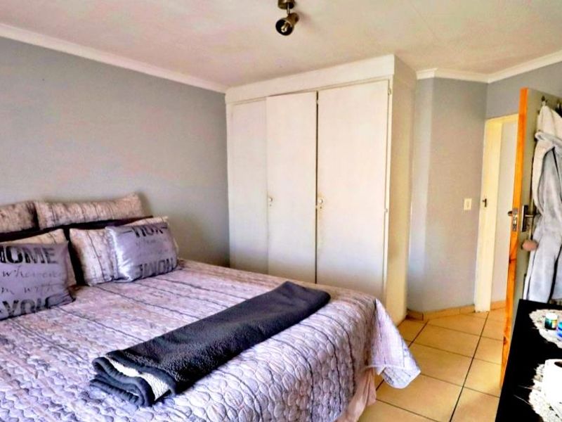 **Charming Two-Bedroom Townhouse for Sale in Norkem Park** - Photo 8