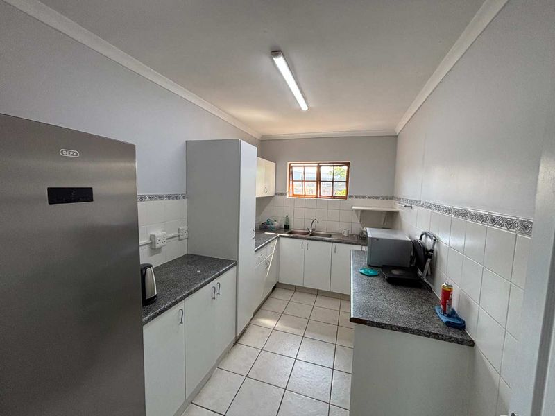 Standalone Commercial Building To Let | Secure Business Park | Old Main Road | ±563m2 - Photo 7