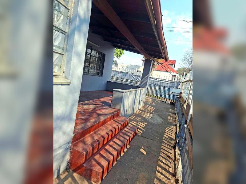 Turffontein Corner Stand  3 Extra Rooms with Investment Potential - Photo 9