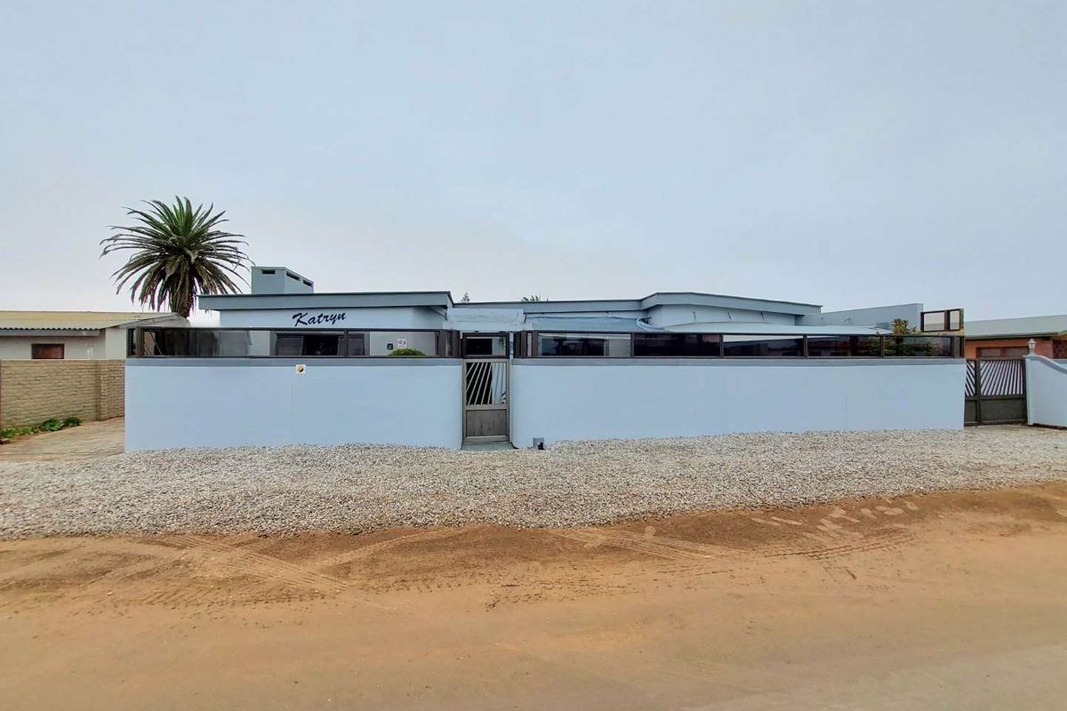 Exceptional 5-Bedroom Home in North Dune – Below Market Value! - Photo 2