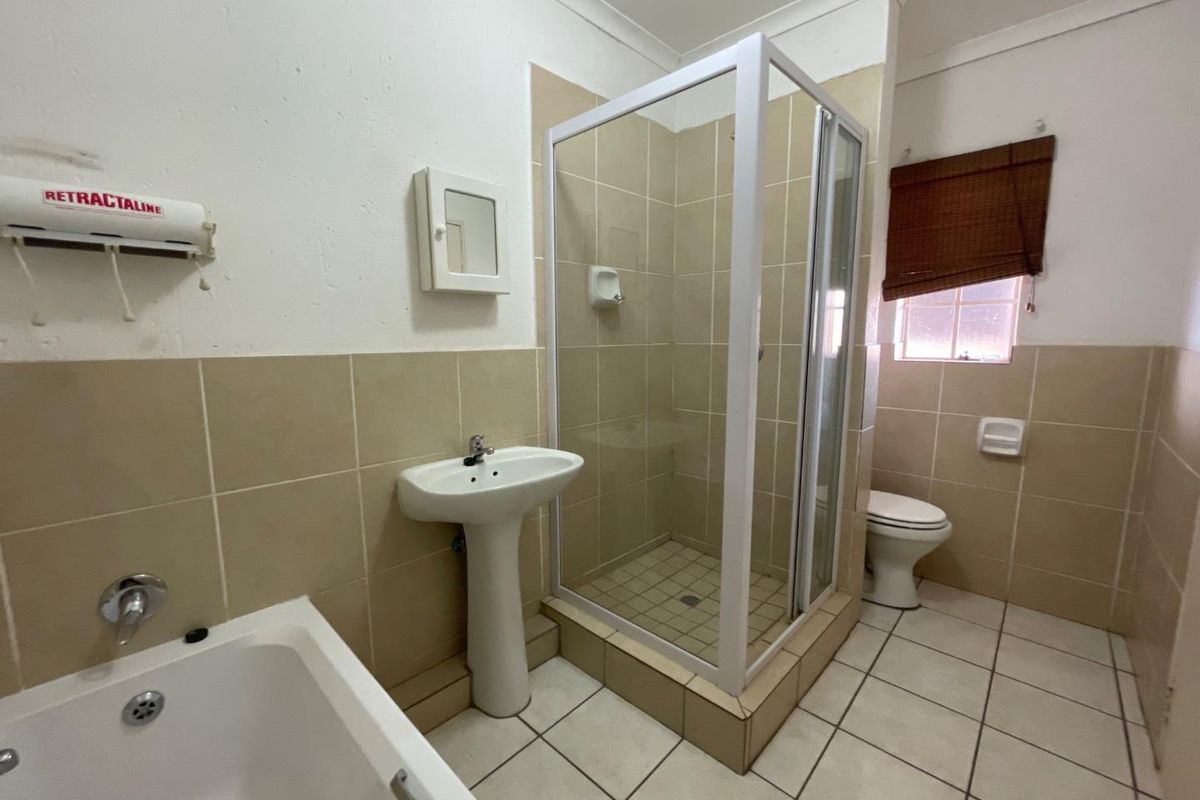 Top Floor 2 Bedroom Apartment for Sale - Photo 3