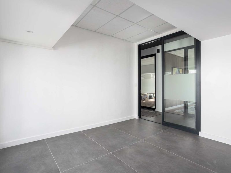 Elevate Your Workday at Polo Village Offices to Rent on Val de Vie Estate - Photo 10