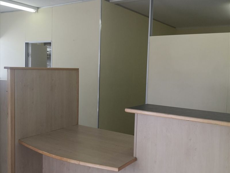 FOR SALE - LARGE PROPERTY WAREHOUSE & OFFICES - Photo 4