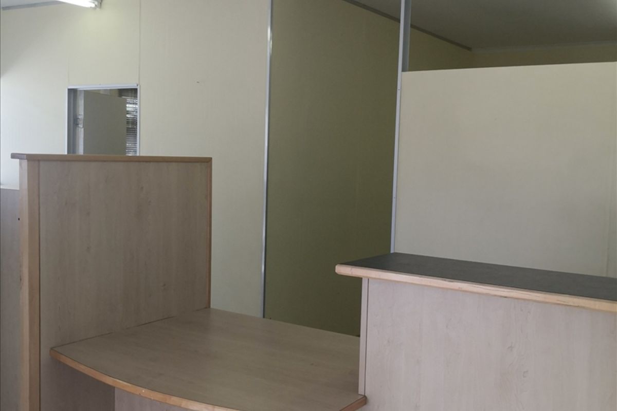 FOR SALE - LARGE PROPERTY WAREHOUSE & OFFICES - Photo 4